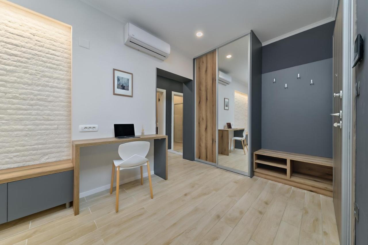 Madison Apartma *