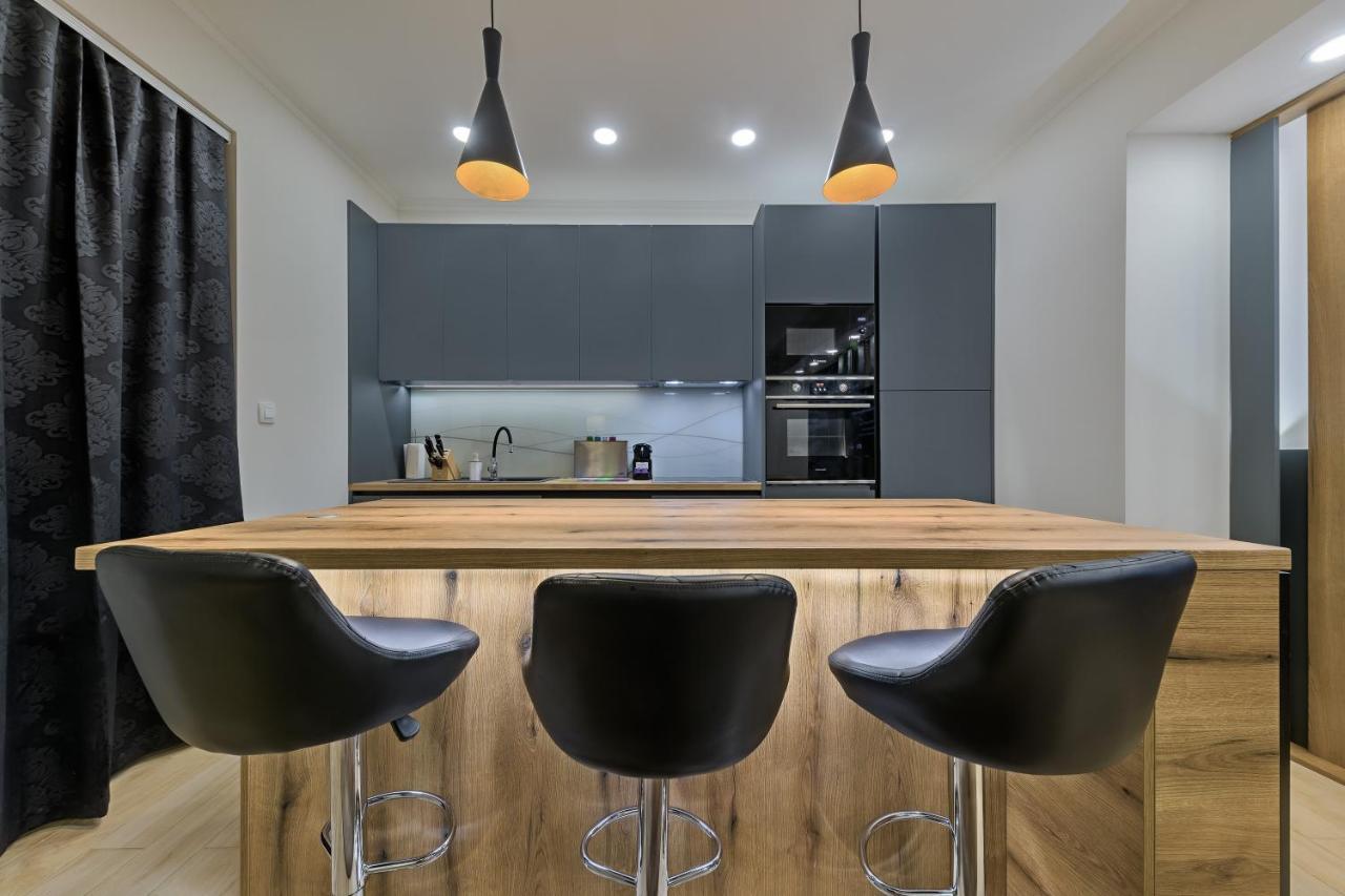 Madison Apartma *
